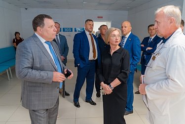 Депутаты посетили обновленный корпус областной больницы